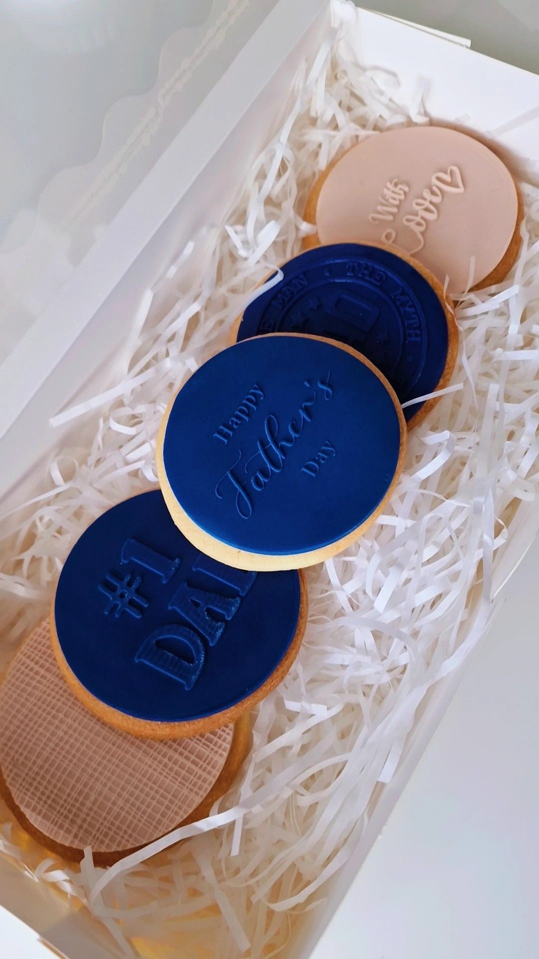 Blue Father's Day biscuit gift box