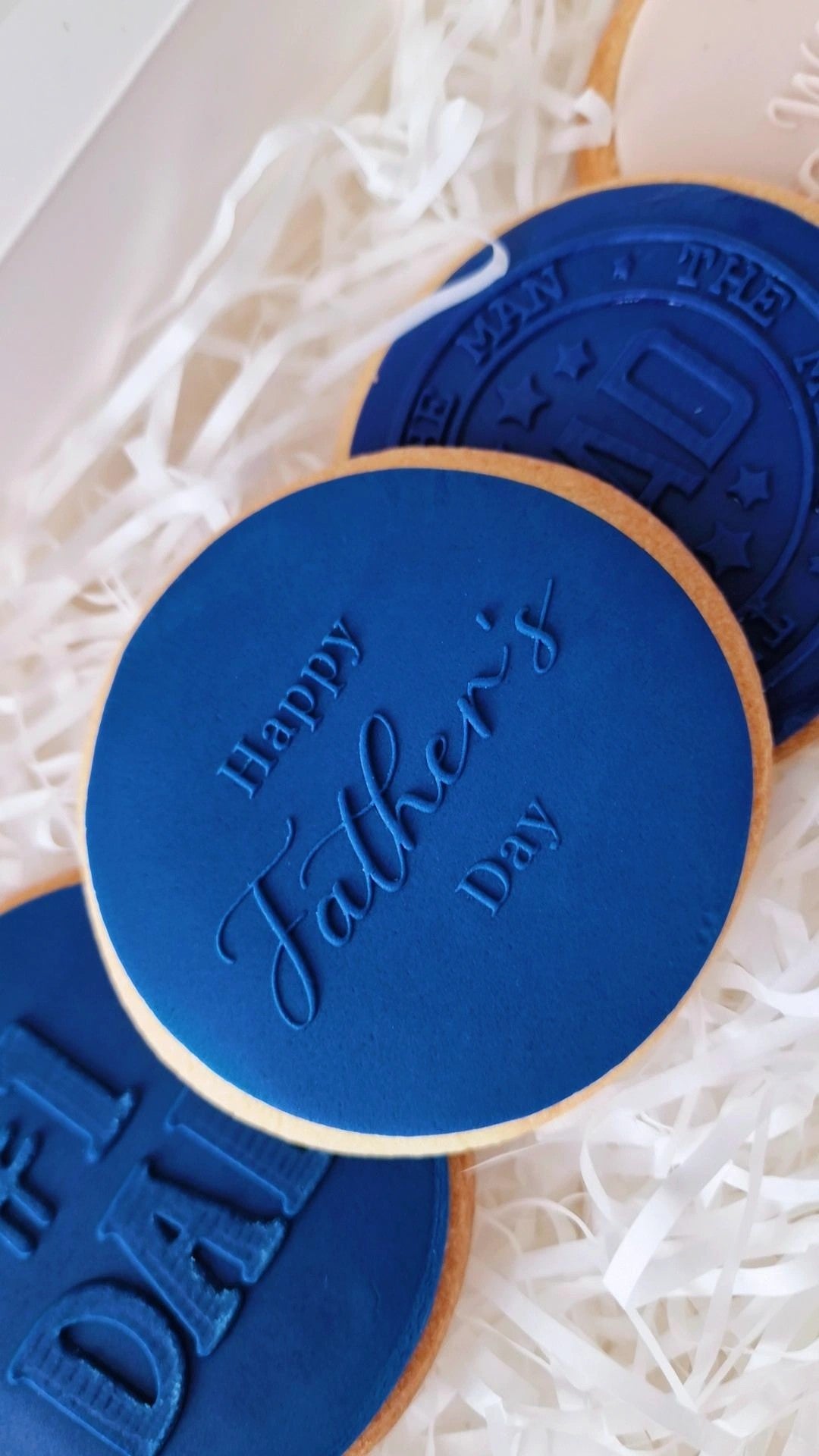 Blue Father's Day biscuit gift box